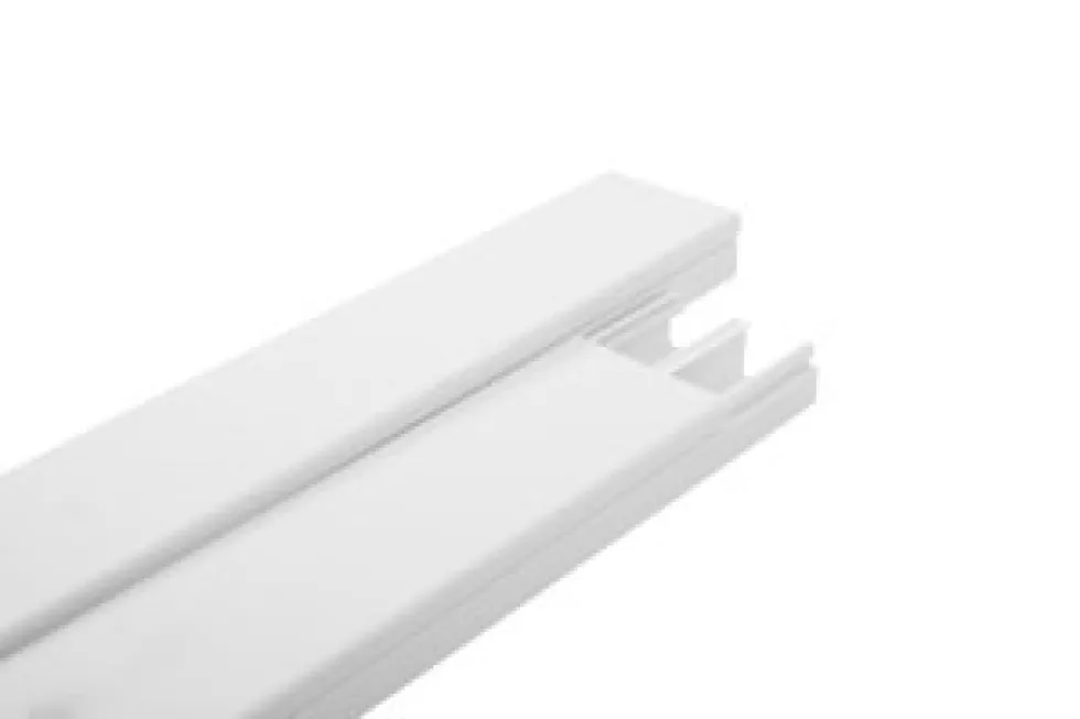 Amiga Ledningslist med lock 2m 10x30mm