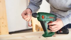 Bosch Borrhammare Uneo Maxx 18V med 1x2,5Ah batteri & laddare