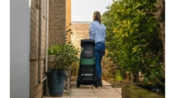 Bosch DIY Kompostkvarn Unishredder 2x18V-25 med 2x4Ah batterier och laddare