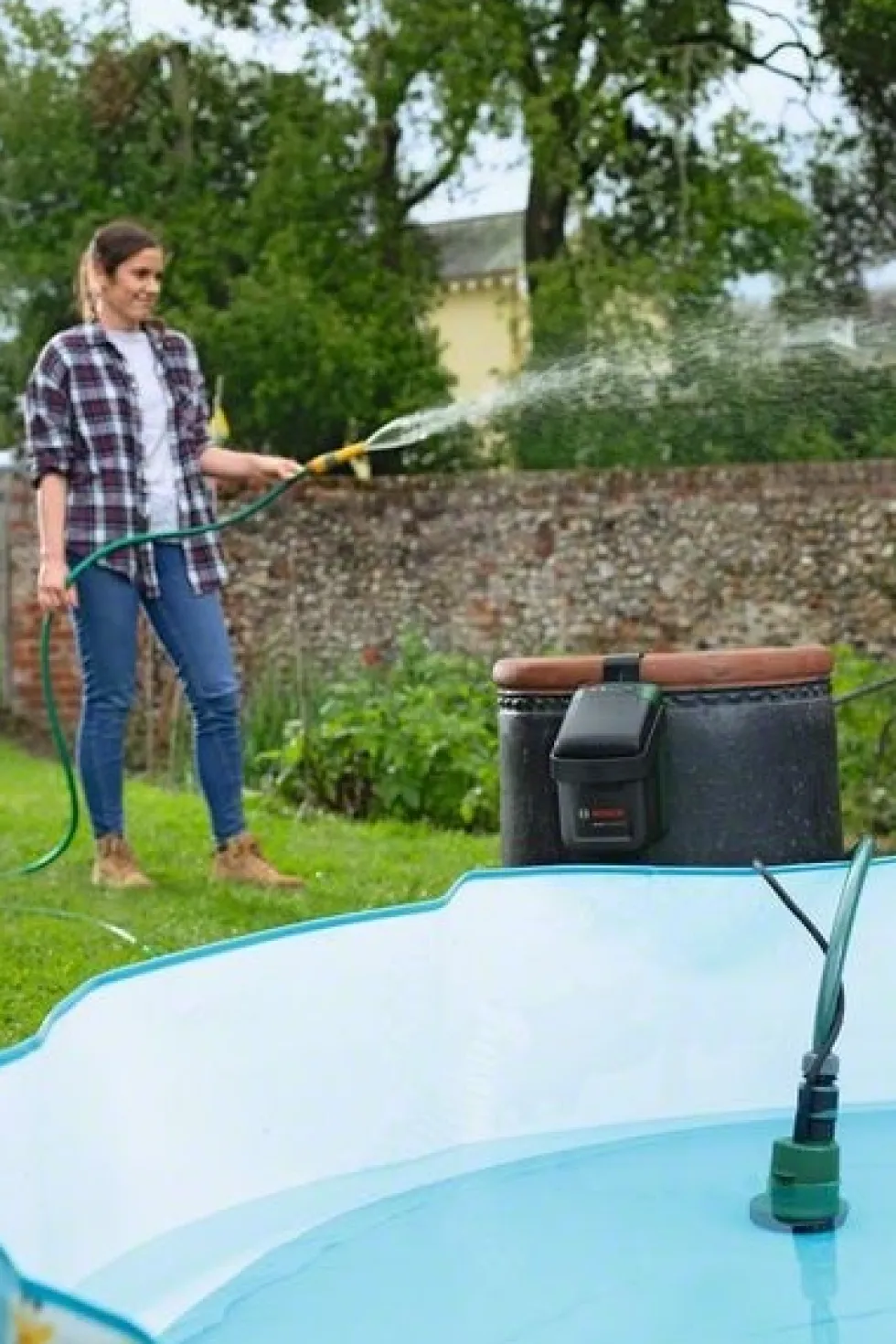 Bosch Dränkbar Pump 18V-2000 med 1x2,5Ah batteri & laddare