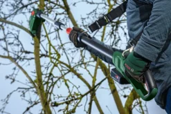 Bosch Grensåg Teleskopisk 18V med 1x2,5Ah batteri & laddare