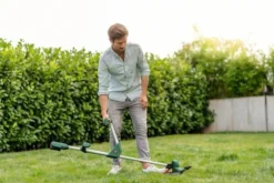 Bosch Grästrimmer Universalgrasscut 18V med 1x2,5Ah batteri & laddare