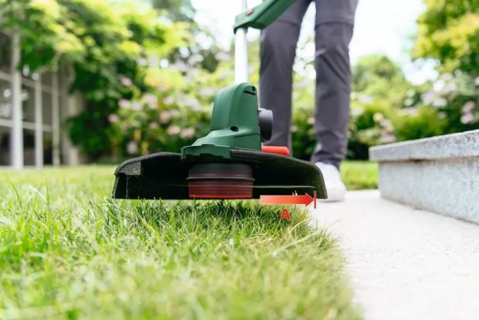 Bosch Grästrimmer Universalgrasscut 18V med 1x2,5Ah batteri & laddare