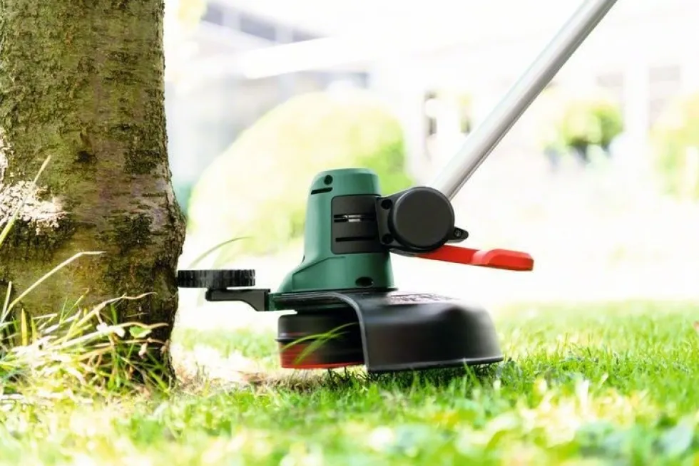 Bosch Grästrimmer Universalgrasscut 18V med 1x2,5Ah batteri & laddare