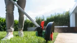 Bosch Grästrimmer Universalgrasscut 18V med 1x2,5Ah batteri & laddare