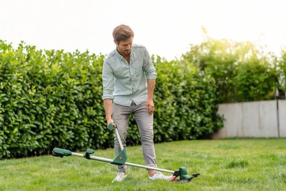Bosch Grästrimmer Univgrasscut 18V-260 med 2X2Ah batteri & laddare