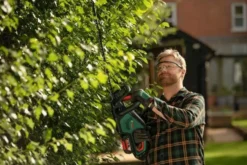 Bosch Häcksax Advancedhedgecut 36V-65-28 med 1x2Ah batteri & laddare