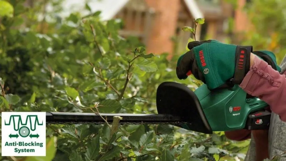 Bosch Häcksax Easyhedgecut 18V-45 med 2x2Ah batterier & laddare