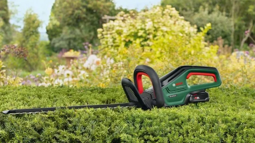 Bosch Häcksax Universalhedgecut 18V-55 ink. stödhandtag, utan batteri & laddare i L-BOXX