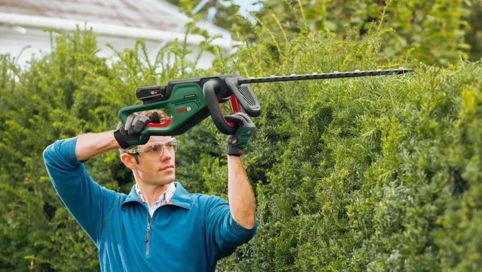 Bosch Häcksax Universalhedgecut 18V-55 ink. stödhandtag, utan batteri & laddare i L-BOXX