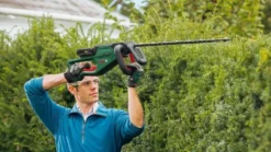 Bosch Häcksax Universalhedgecut 18V-50 med 1x2,5Ah batteri & laddare