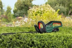 Bosch Häcksax Universalhedgecut 18V-55 med 1x2,5Ah batteri & laddare
