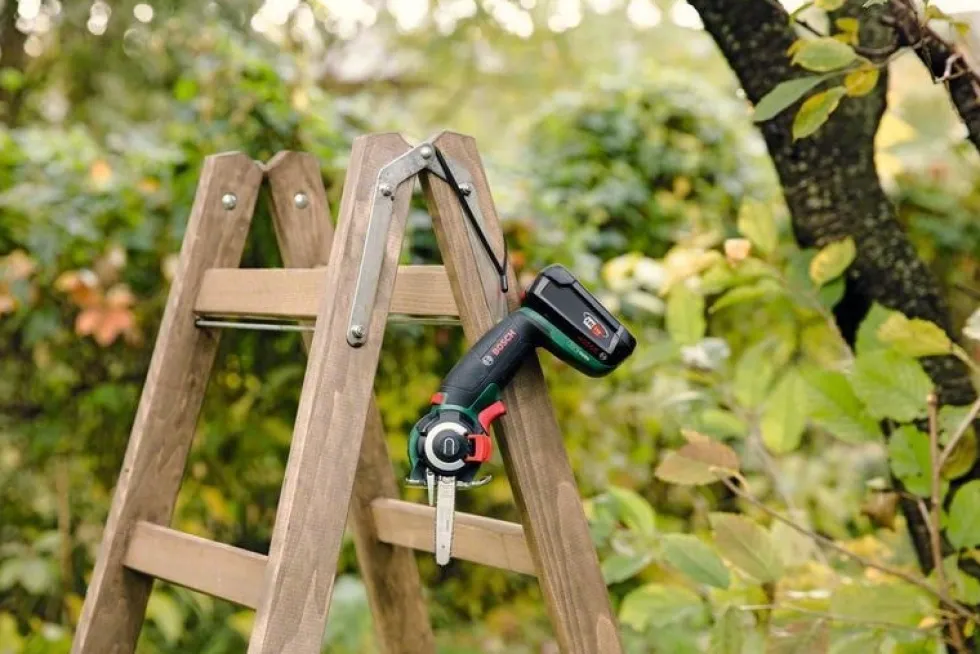 Bosch Multisåg Nanobladesåg 18V med 1x2,5Ah batteri & laddare