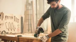 Bosch Multisåg Nanobladesåg 18V med 1x2,5Ah batteri & laddare
