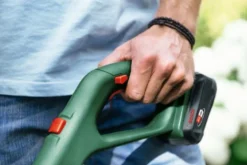 Bosch Trimmer Easygrasscut 18V-26 med 1x2,5Ah batteri & laddare