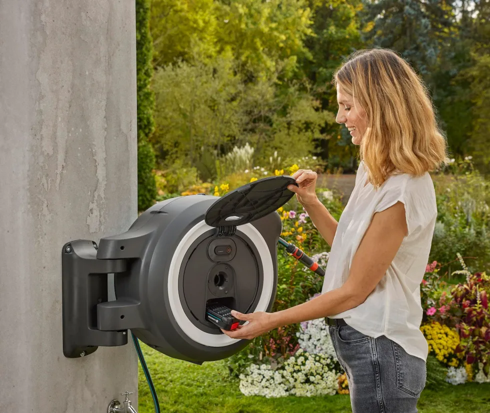Gardena PowerRoll XL 35m Vit Batteridriven Väggslangbox