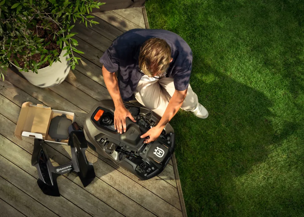 Husqvarna Automower® 305E NERA Robotgräsklippare med slinglös teknik