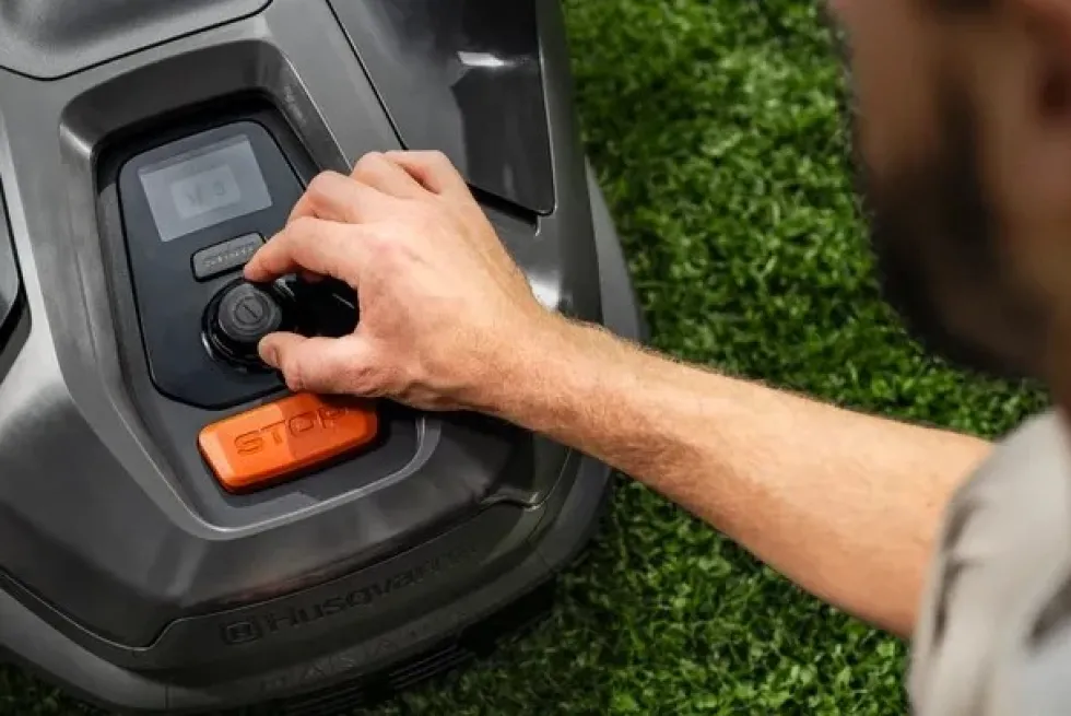 Husqvarna Automower® 305E NERA Robotgräsklippare
