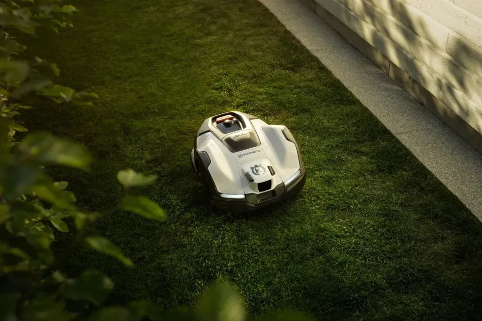 Husqvarna Automower® 405VE Nera Robotgräsklippare