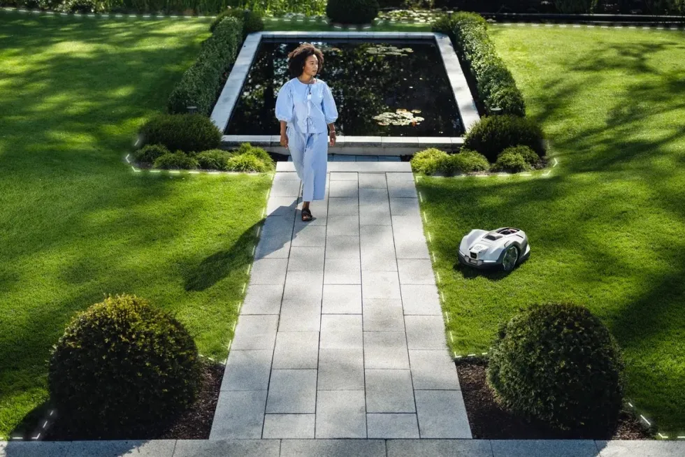 Husqvarna Automower® 405VE Nera Robotgräsklippare