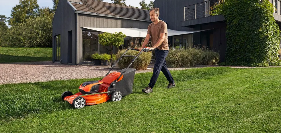 Husqvarna Gräsklippare Lc 142I med batteri och laddare