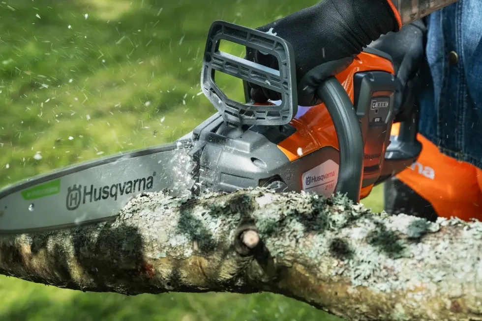 Husqvarna 215i Batteridriven Motorsåg