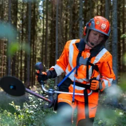 Husqvarna 535iFR Batteriröjsåg inkl. sele och tre skärutrustningar