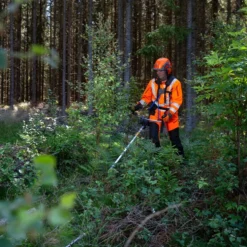Husqvarna 535iFR Batteriröjsåg inkl. sele och tre skärutrustningar