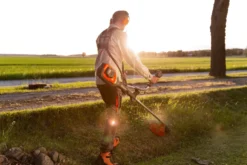 Husqvarna 535iFR Batteriröjsåg inkl. sele och tre skärutrustningar