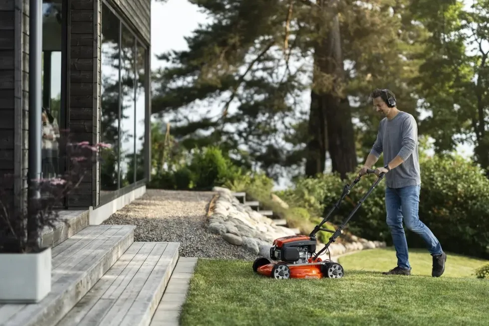 Husqvarna LB 244E Bensindriven Gräsklippare med Elstart