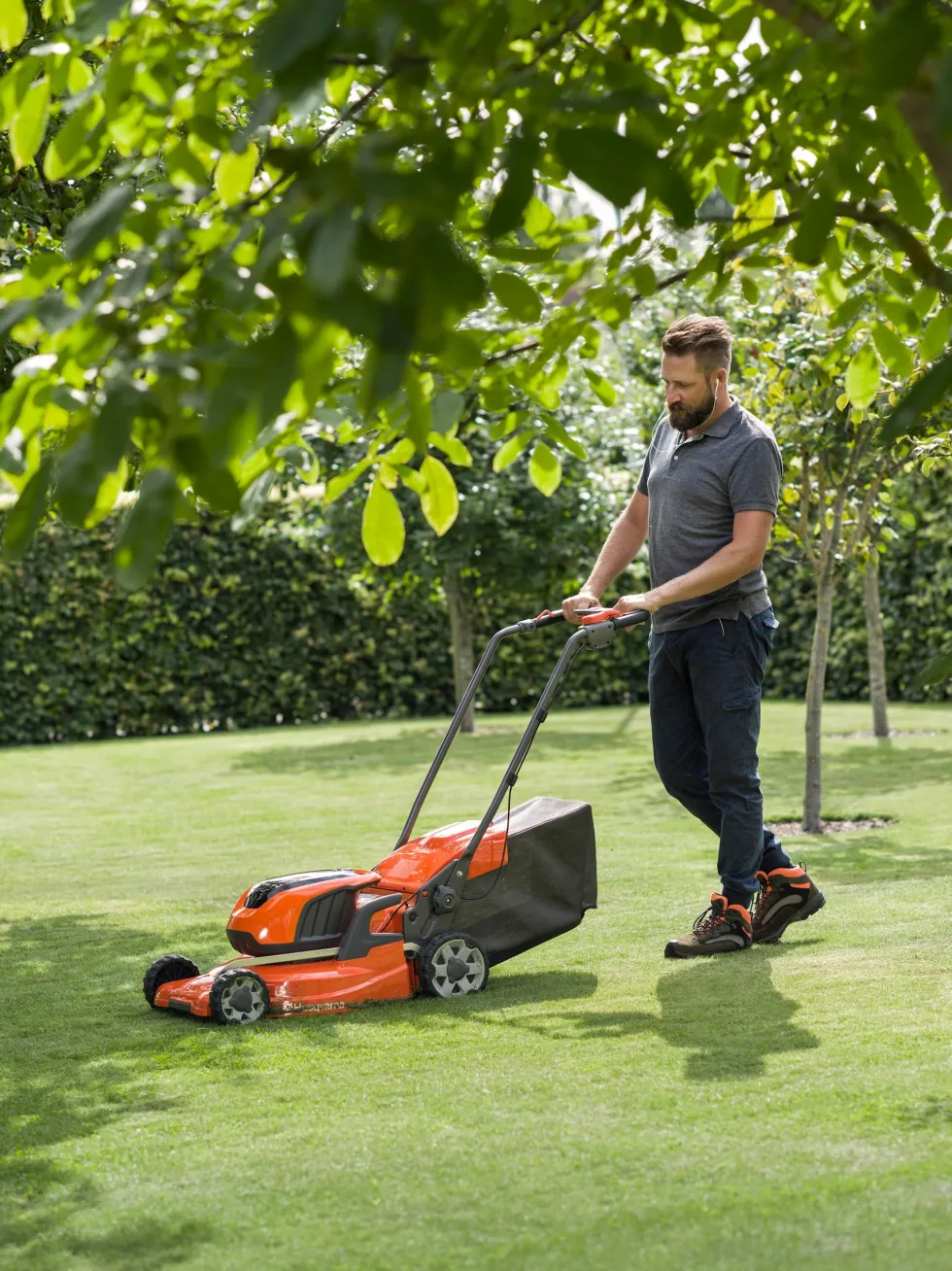 Husqvarna LB144i Batterigräsklippare