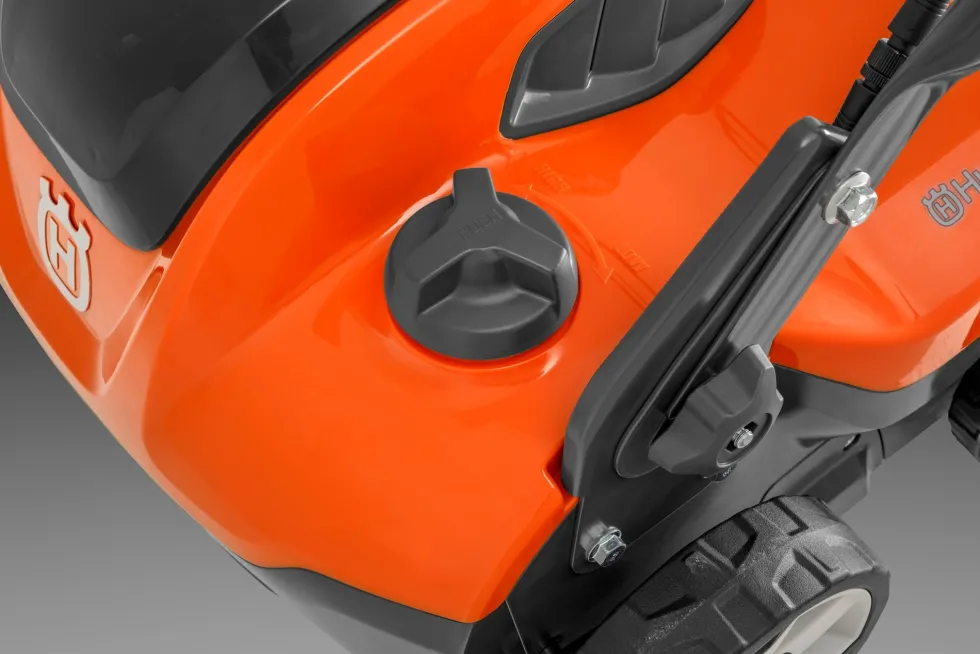 Husqvarna S138i Batteridriven Vertikalskärare