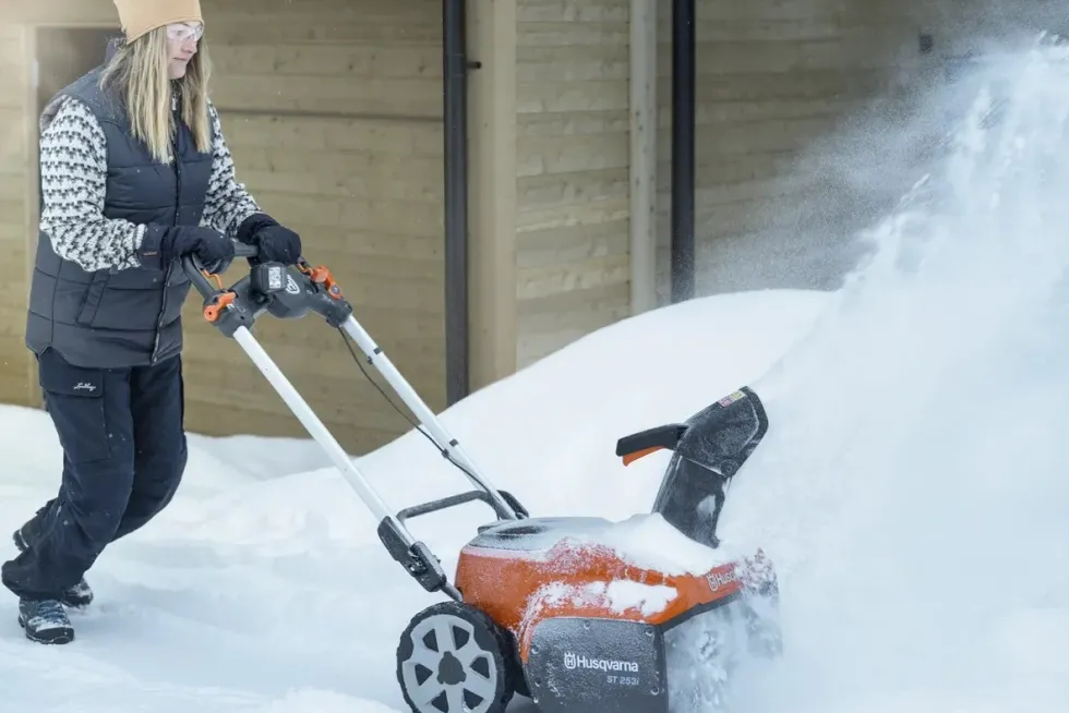 Husqvarna ST 253i Batteridriven Snöslunga