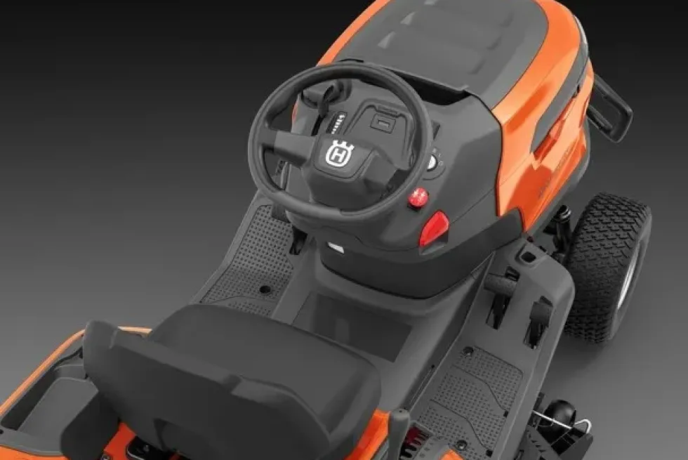 Husqvarna Trädgårdstraktor med uppsamlare TC 220T
