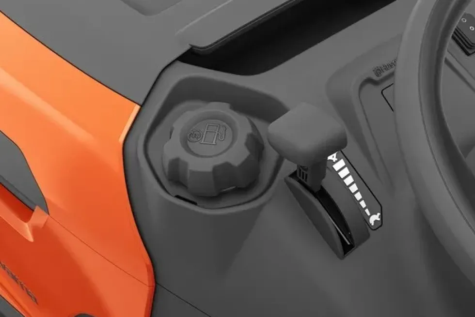Husqvarna Trädgårdstraktor med uppsamlare TC 220T