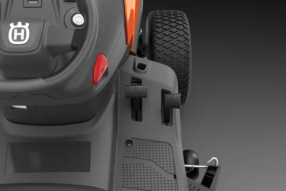 Husqvarna Trädgårdstraktor med uppsamlare TC 220T
