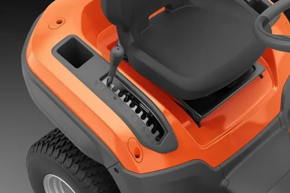Husqvarna Trädgårdstraktor med uppsamlare TC 220T