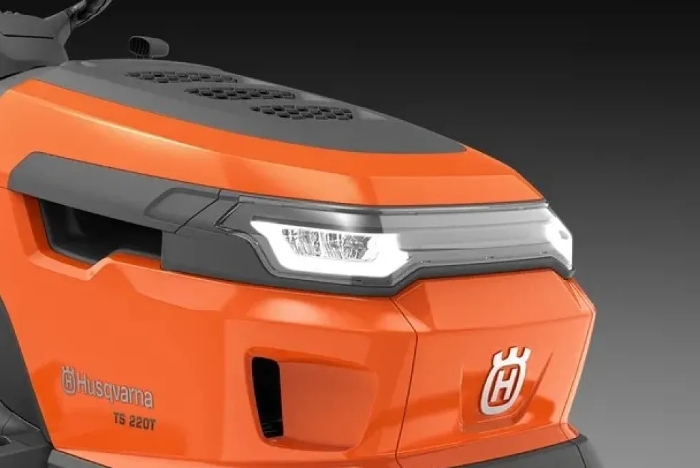 Husqvarna Trädgårdstraktor med uppsamlare TC 220T