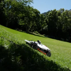 Mammotion Luba 2 AWD 5000X Robotgräsklippare