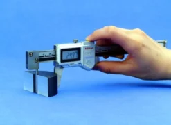 Mitutoyo ABSOLUTE Digimatic Skjutmått 573-761-20 för mätning av rörtjocklek 0-6in, 0,0005in, IP67, friktionsrulle, datautgång