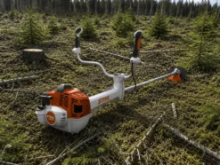 STIHL FS 411 C-EM Röjsåg inkl. sele och tre skärutrustningar