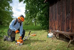 STIHL FS 240 C-E Röjsåg inkl. sele och tre skärutrustningar