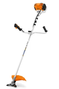 STIHL FS 131 Röjsåg inkl. sele och tre skärutrustningar