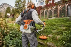 STIHL FS 131 Röjsåg inkl. sele och tre skärutrustningar