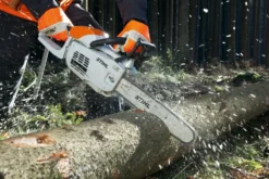 STIHL MS 201 C-M Motorsåg inkl. 30 cm svärd och kedja