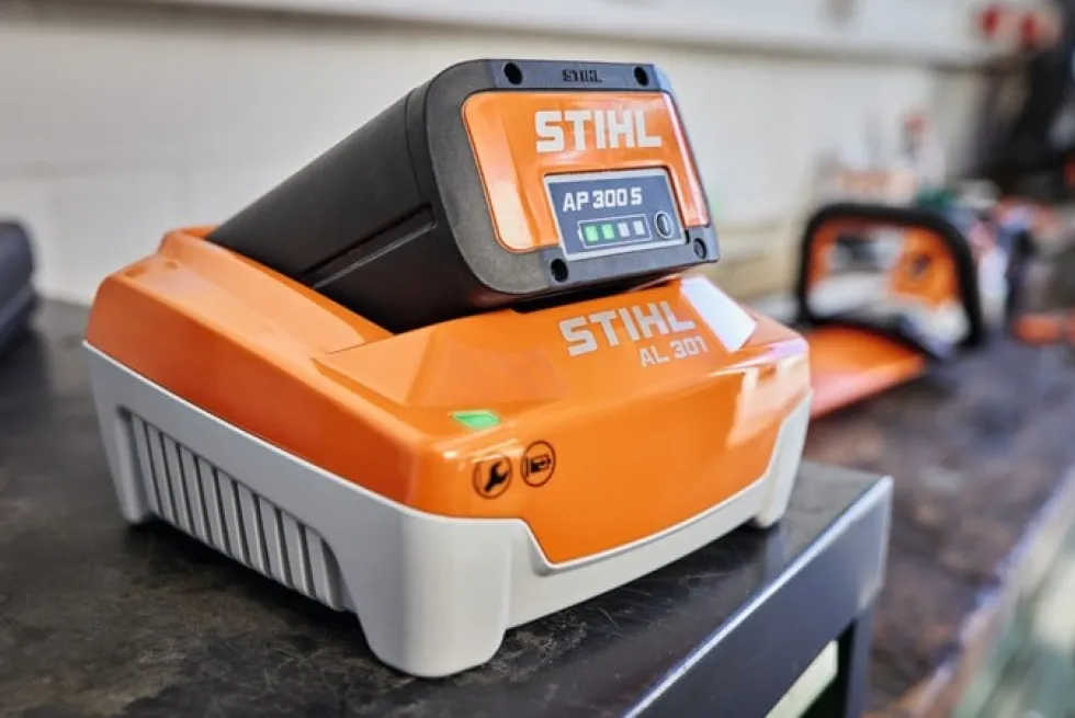 Stihl Snabbladdare AL 301