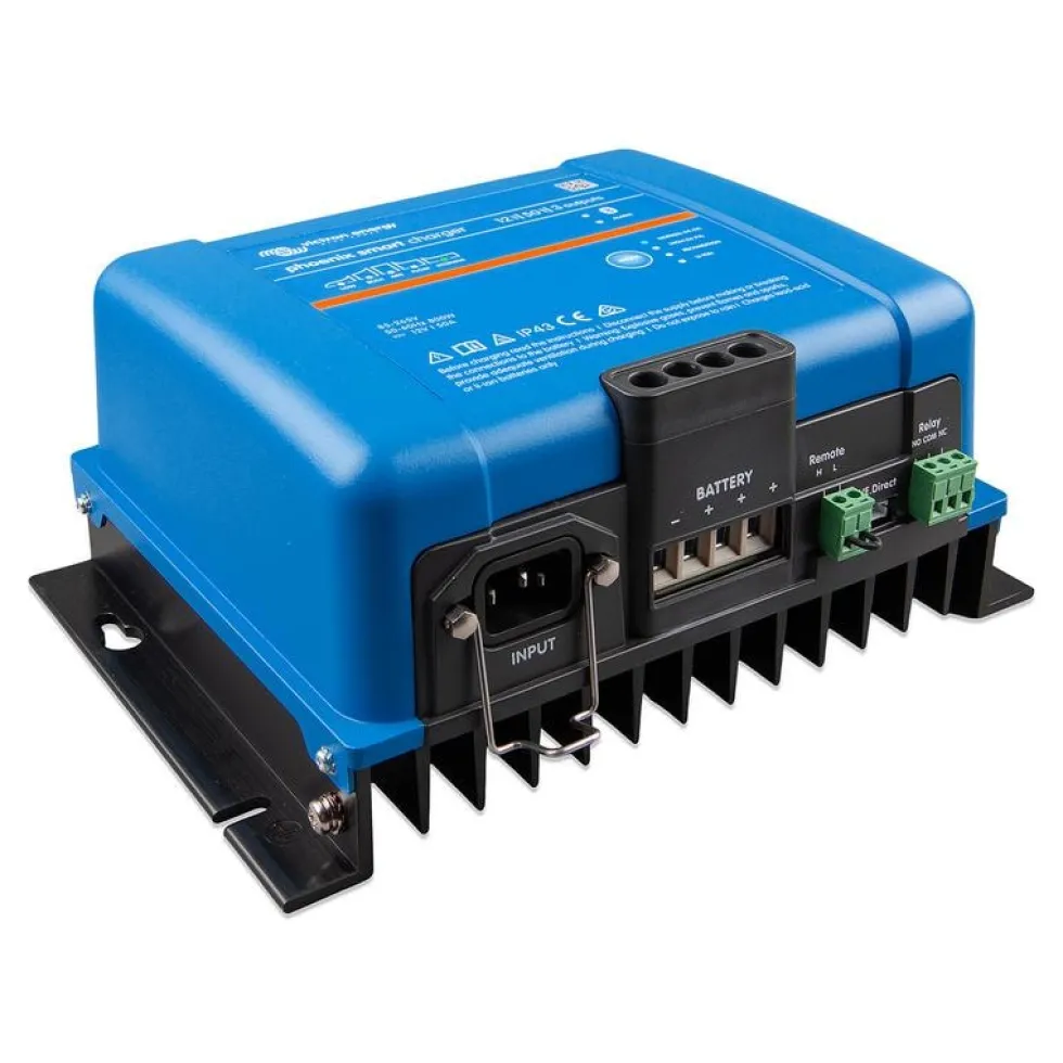 Victron Energy Laddare Phoenix Smart 12V/50A IP43 3 utgångar med Bluetooth