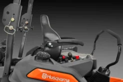 Zero-Turn Husqvarna Åkgräsklippare spasktyrd Z 448, B&S Endurance 23 hk