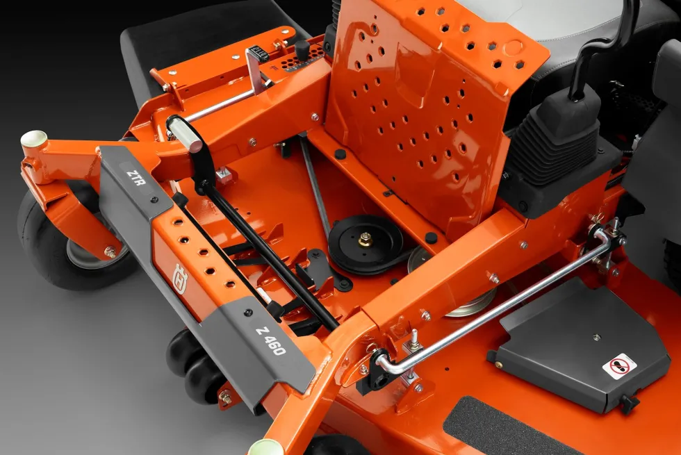 Zero-Turn Husqvarna Åkgräsklippare spasktyrd Z 448, B&S Endurance 23 hk